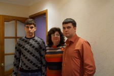 Грушин Сергей и Александр с мамой Галиной Григорьевной