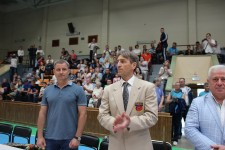 Главный судья соревнований Александр Нестеренко (в центре)